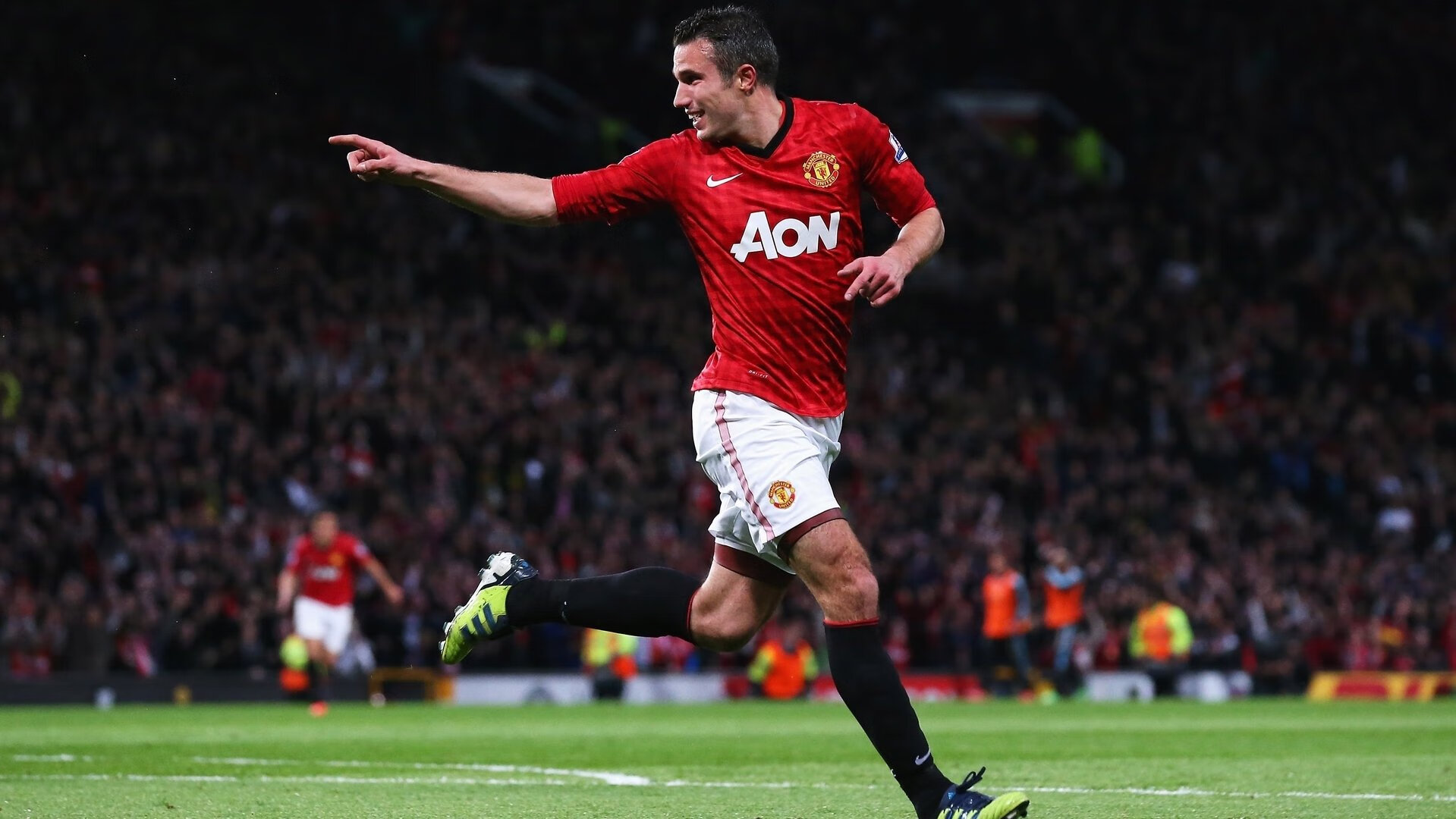 五大联赛是否通过压缩中场空间提升防守效率，五大联赛中场球员